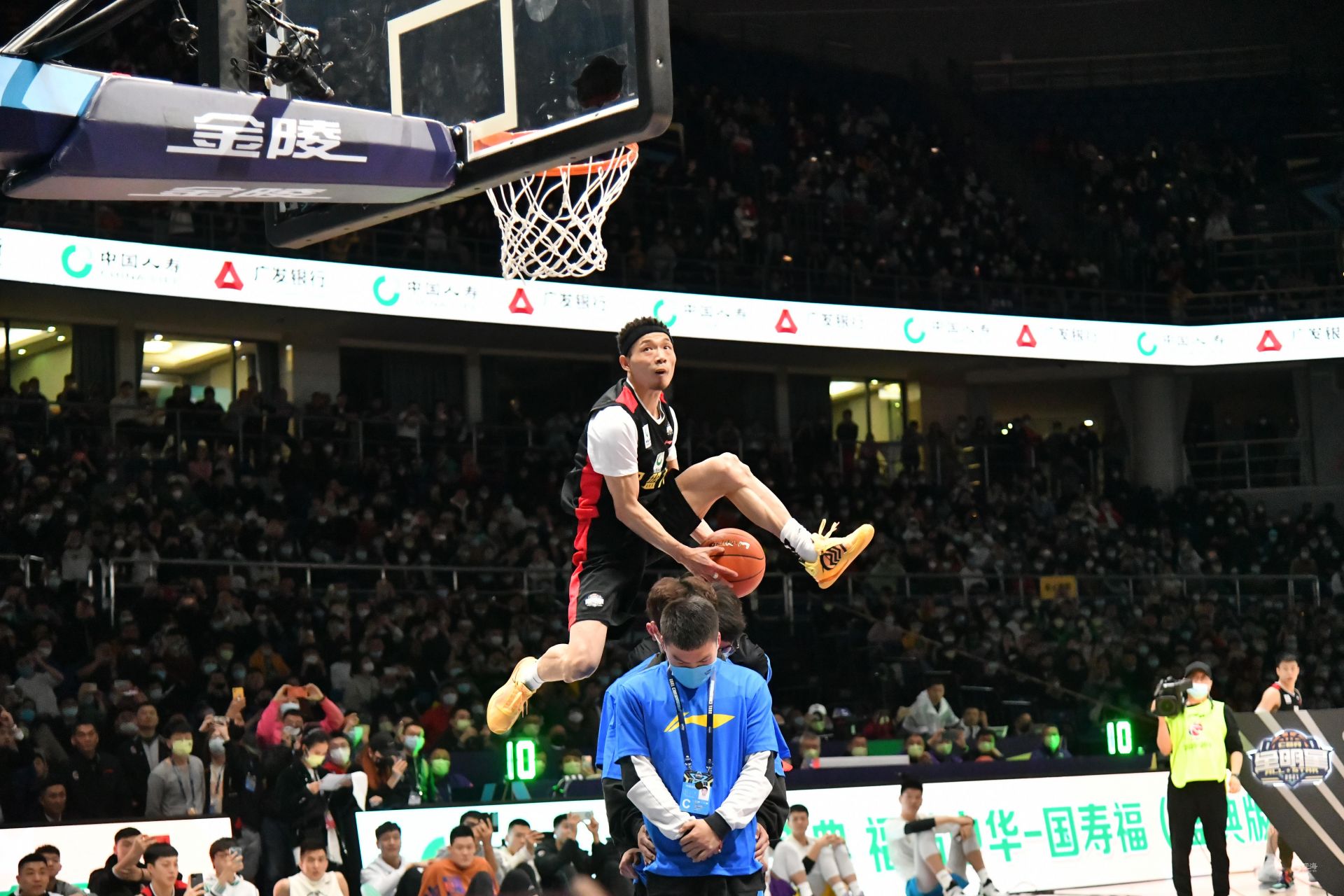 日本队凭借 日本队凭借