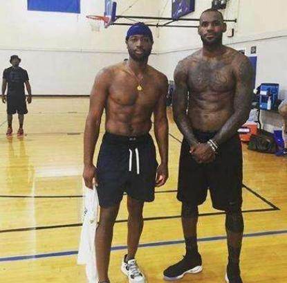 更折射出一 更折射出一